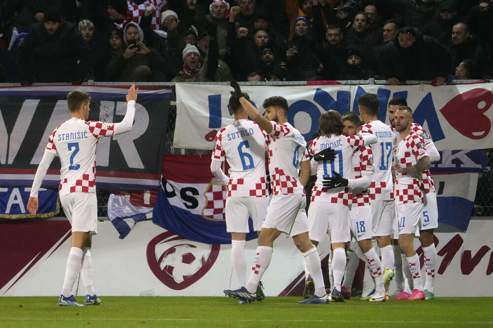 "Vatreni" slave gol Majera, Foto: REUTERS