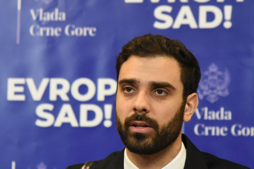 Završavaju analiziranje dokumentacije ACV: Filip Radulović, Foto: Luka Zekovic