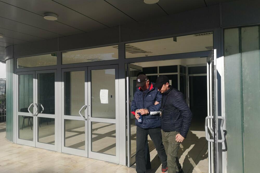 Privođenje Slavka Stojanovića, Foto: Balša Rudović