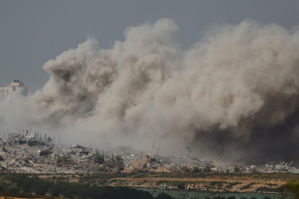 Dim iznad Gaze: Fotografija napravljena u južnom Izraelu, Foto: Reuters