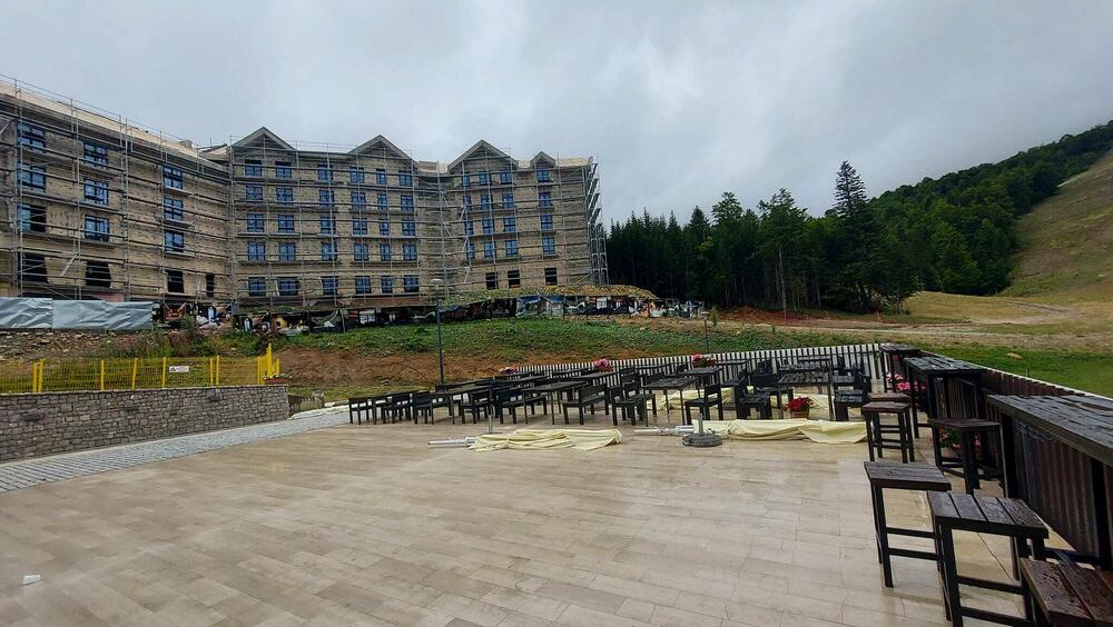 Jedan od hotela na lokalitetu 1600