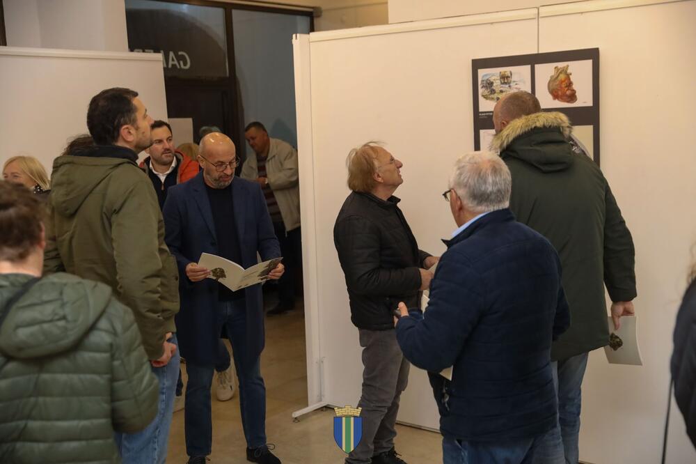 <p>Rukovoditeljka Zavičajnog muzeja Bar i istoričarka umjetnosti Anastazija Miranović rekla je da će se Opština Bar odužiti Toškoviću postavljanjem spomen obilježja koji će biti postavljeno u blizini Šetališta kralja Nikole</p>