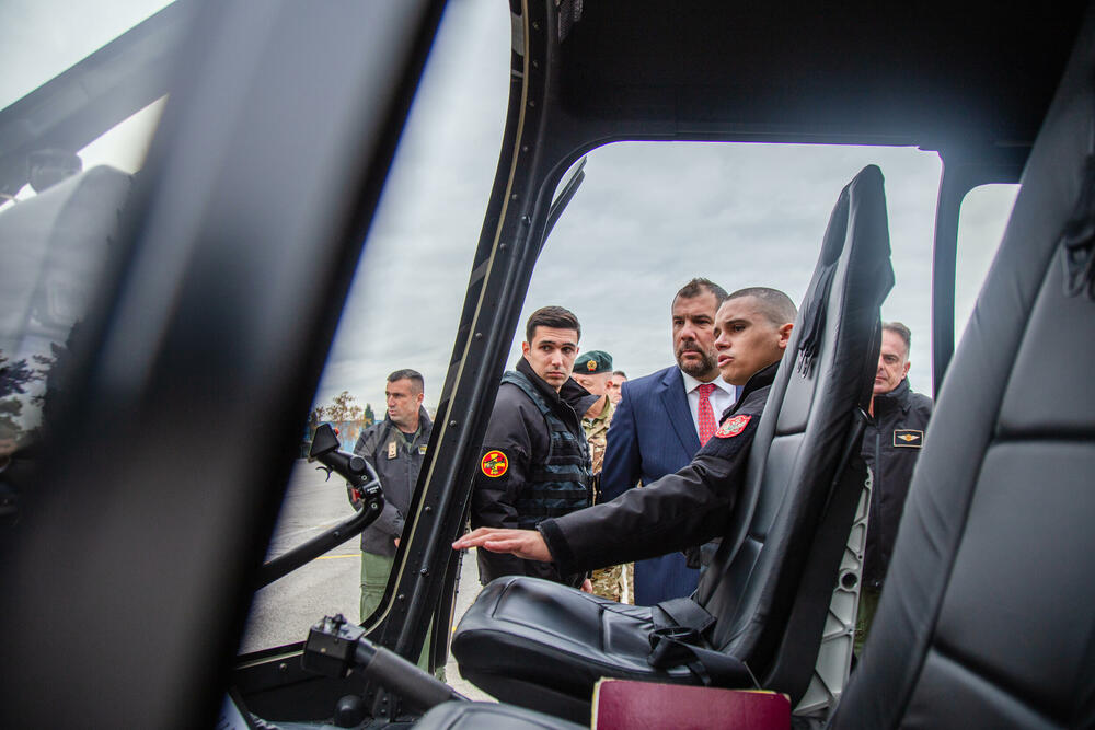 <p>Krapović je kazao da ga je posjeta uvjerila u visok stepen profesionalizma pripadnika Vazduhoplovstva VCG, bez obzira na probleme i izazove koji uvijek postoje</p>