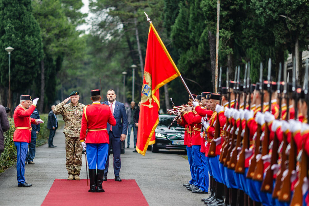 Ministar odbrane u obilasku Vojske Crne Gore, Foto: PR služba Ministarstva odbrane