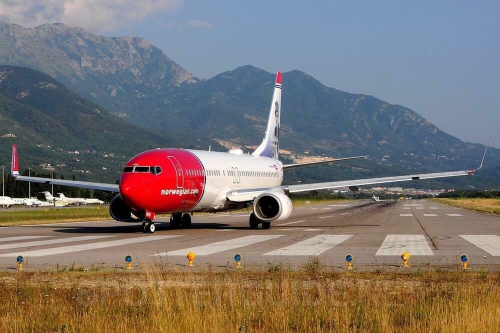Avion “Norwegiana” u Tivtu, Foto: Siniša Luković
