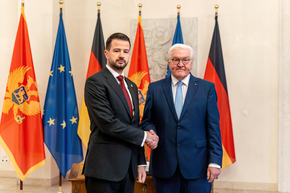 <p>Štajnamer je istakao da Njemačka snažno podržava Crnu Goru, da Evropska unija treba pozitivan primjer i da je siguran da Crna Gora to može biti</p>