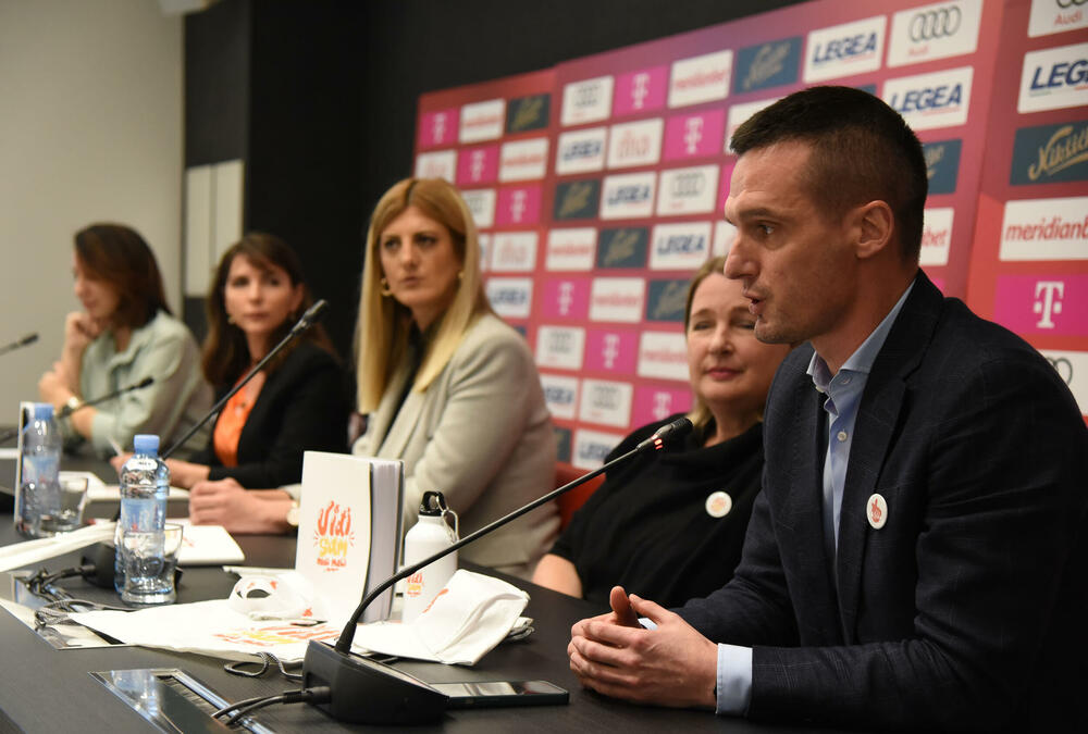 <p>"Edukacijom mladih želimo doprijeti do svake ćelije društva. Uključivanje Jovetića i Savića pojačava našu poruku i naglašava hitnost reakcije svih nas kako bi se nasilje spriječilo i suzbilo", rekla je Leirtoe</p>