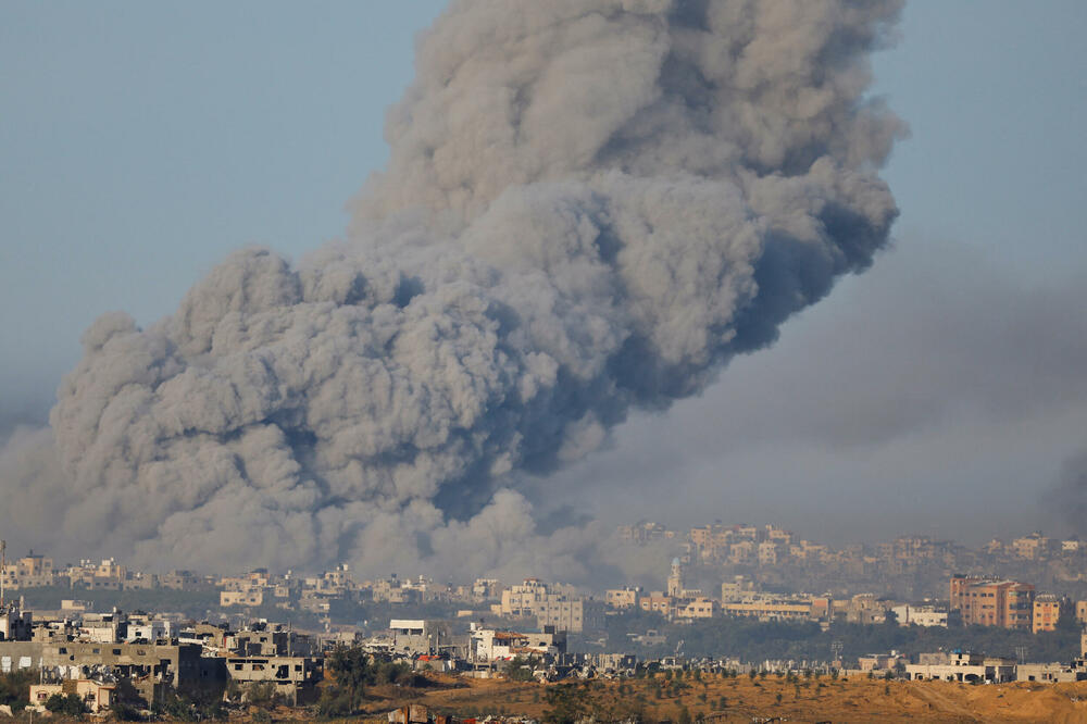Dim iznad Gaze nakon izraelskih vazdužnih napada, Foto: Reuters