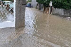 Podgorica: Poplava na Murtovini, mještani tvrde da voda ulazi u...