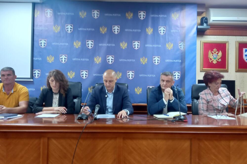 Članovi Odbora direktora Vodovoda i dosadašnja direktorica Đondović, Foto: Goran Malidžan