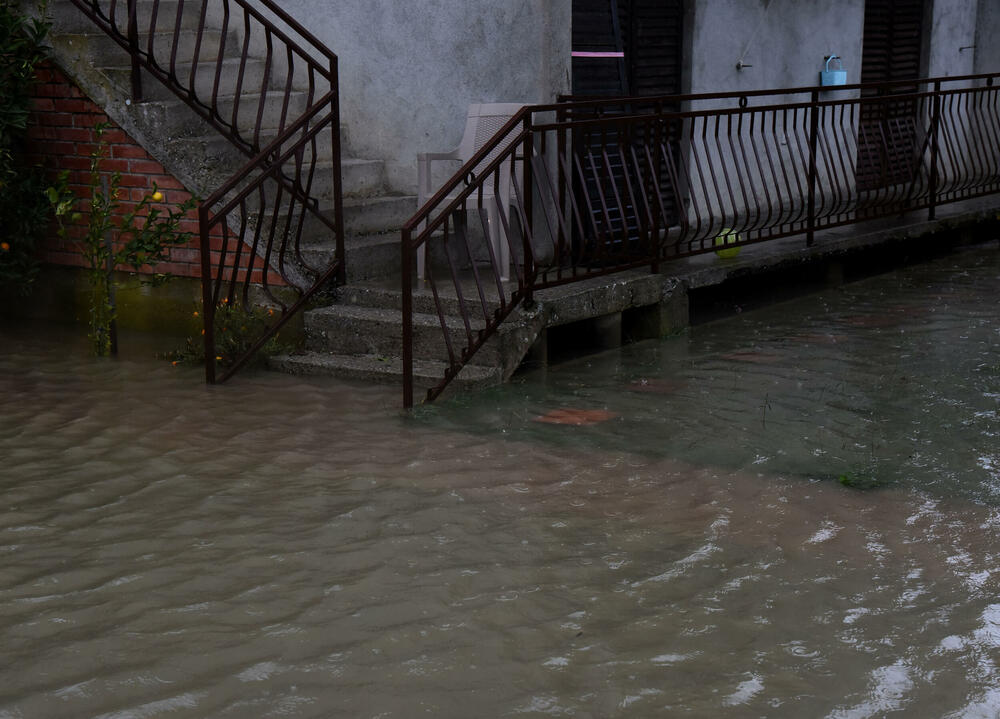 <p>Pripadnici podgoričke Službe zaštite i spašavanja intervenišu na više lokacija u gradu</p>