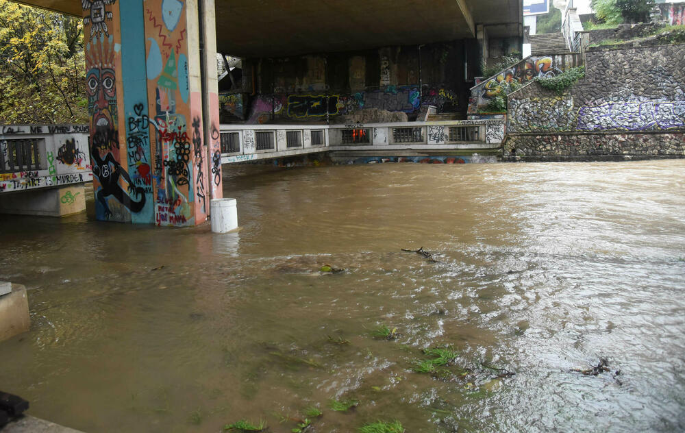 <p>Pripadnici podgoričke Službe zaštite i spašavanja intervenišu na više lokacija u gradu</p>