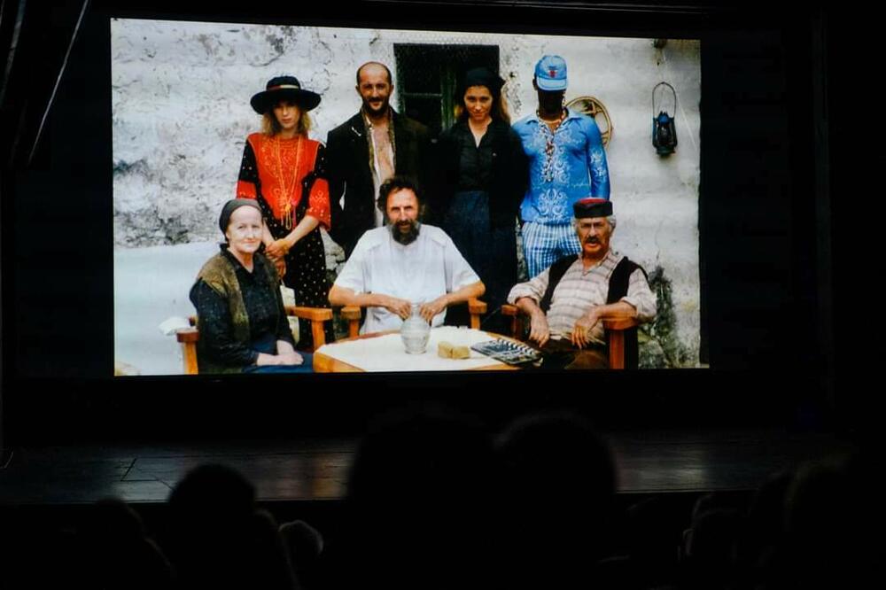 Sa projkecije u Podgorici: Scena iz filma, dio ekipe filma "Čudni ljudi", Foto: Krsto Vulović