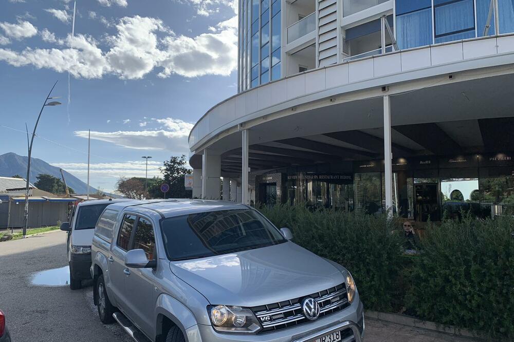 Sa današnje racije kule "Tre canne" u Budvi, Foto: Vuk Lajović