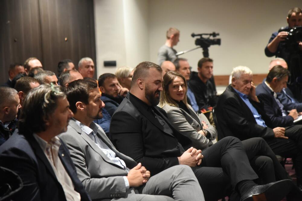 <p>Za Jelenu Dubljević su glasala 42 delegata, dok je Nikola Peković dobio podršku njih 38</p>