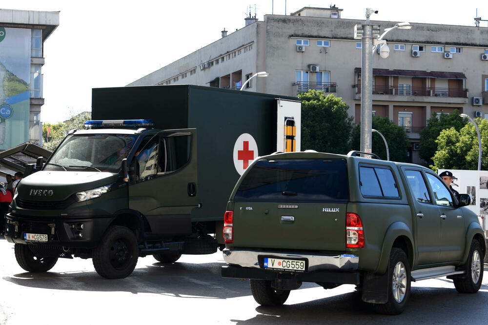 Nastavili put, bez zaustavljanja: Vojna vozila na smotri u Podgorici (ilustracija), Foto: BORIS PEJOVIC