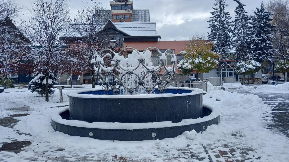 <p>Opština Pljevlja je ljetos, preko direkcije za izgradnju i investicije, u popravku fontane uložila oko 6500 eura</p>