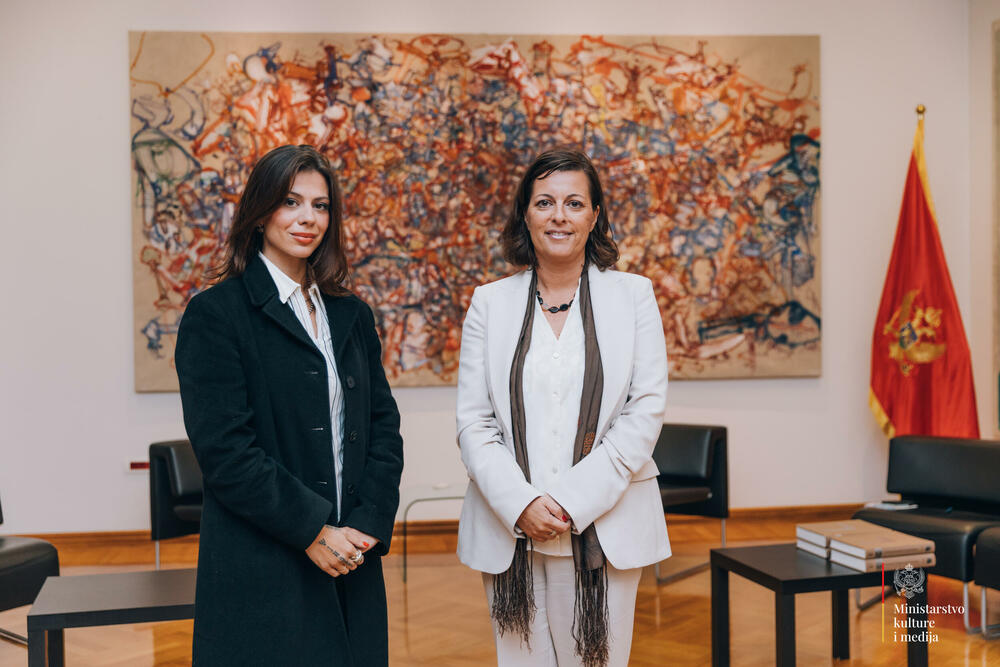 Darja Bajagić with Minister of Culture Tamara Vujović