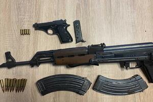 U Zeti pronađena automatska puška, pištolj i municija, uhapšena...
