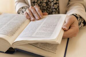 „Autentično“: Rječnik Merijam-Vebster proglasio riječ godine