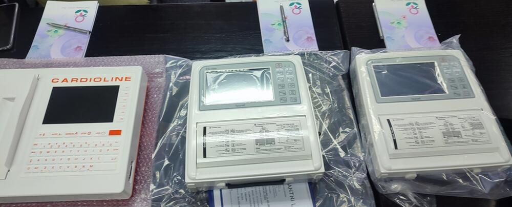 <p>Ključeve od automobila direktorici Doma zdravlja predale su učenice OŠ „Olga Golović“ iz Nikšića jer su, kako je kazao Šturanović, željeli da pošalju poruku da svijet počiva na mladim generacijama i da će one biti nosioci svih kvalitetnih promjena u društvu</p>