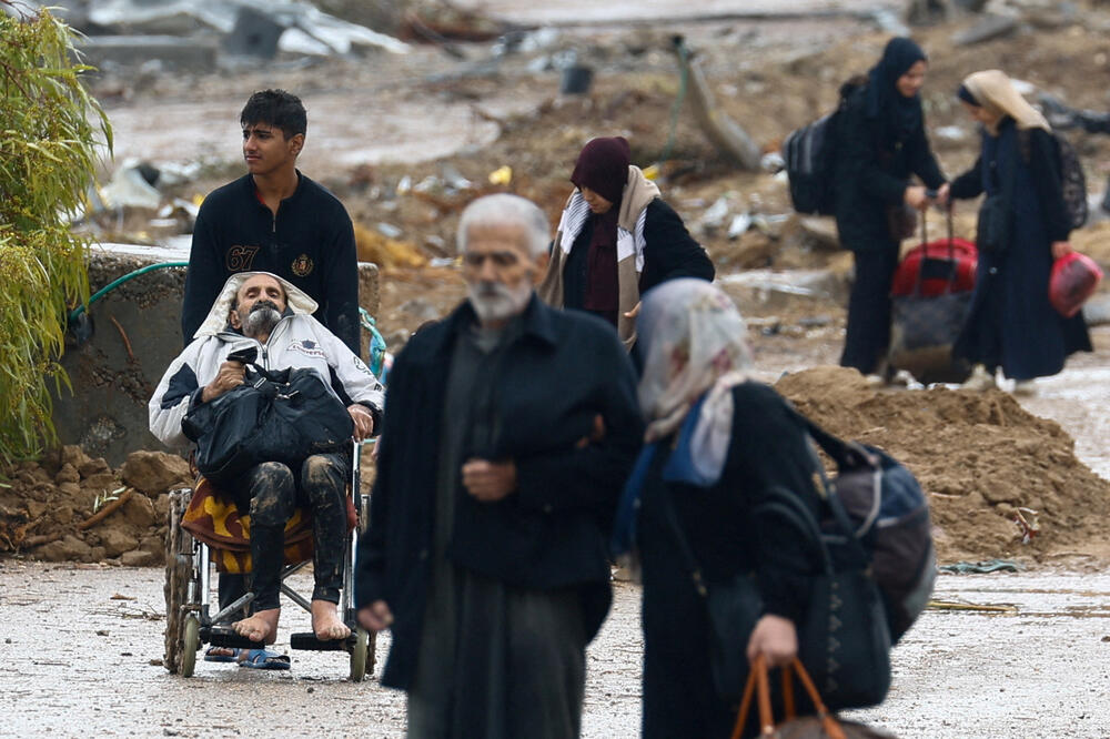 Palestinci bježe sa sjevera Gaze tokom privremenog primirja, Foto: Rojters