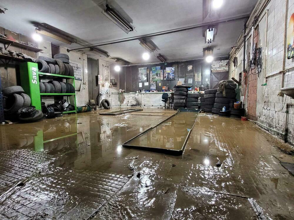 Poplavljene radnje u Auto-moto društvu