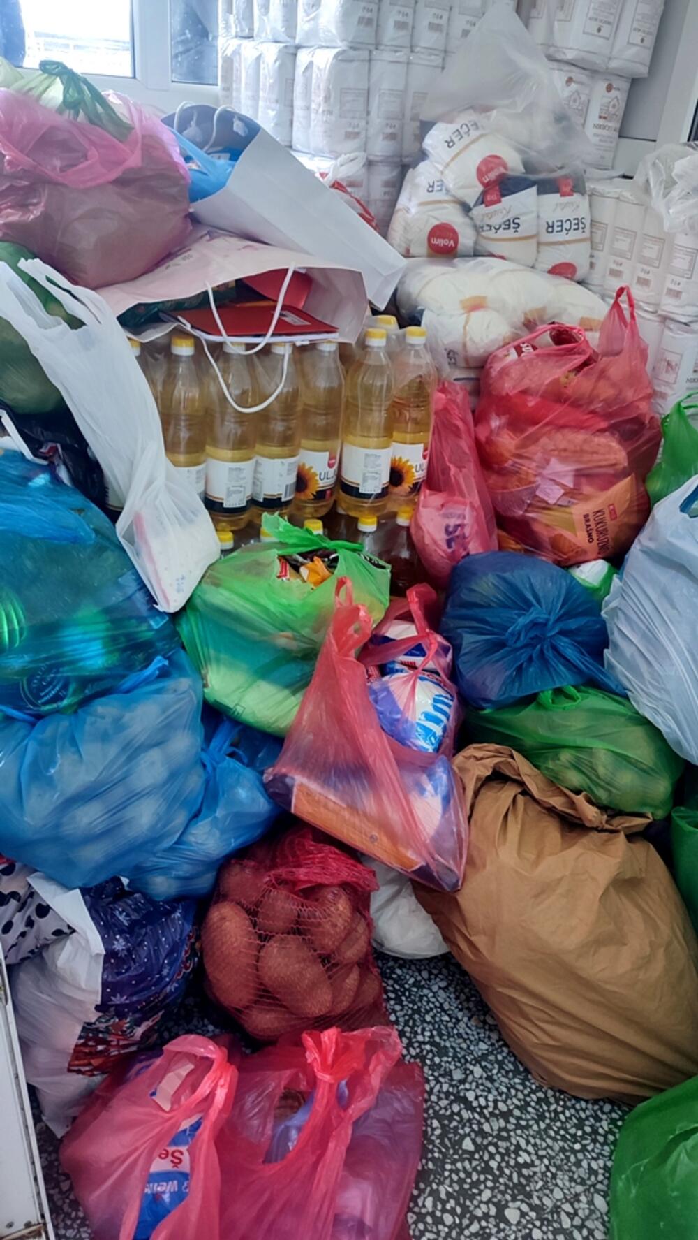 <p>Hrana će biti podijeljena socijalno ugroženim porodicama</p>