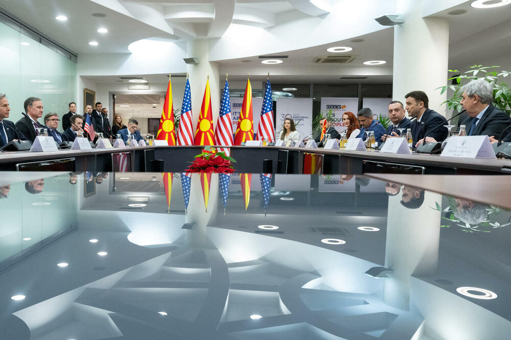 Američka delegacija na čelu sa Blinkenom na sastanku u Skoplju sa kolegama iz Sjeverne Makedonije, Foto: Rojters