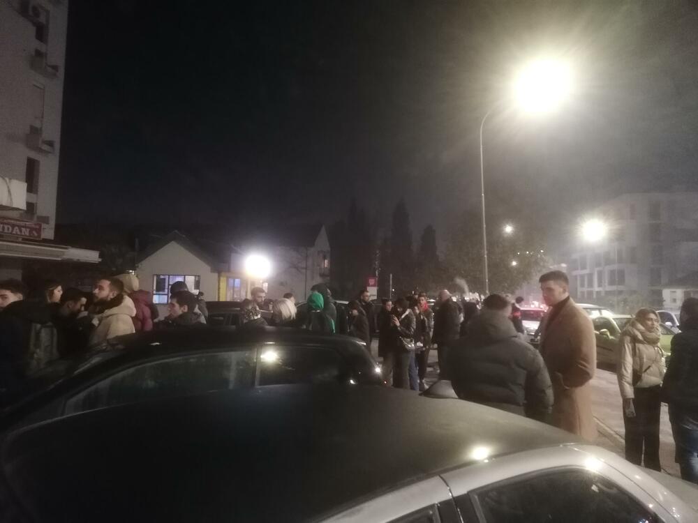 <p>Popisivačima je rečeno da juče dođu u različitim terminima, a već oko 12 časova su počele da se stvaraju gužve</p>