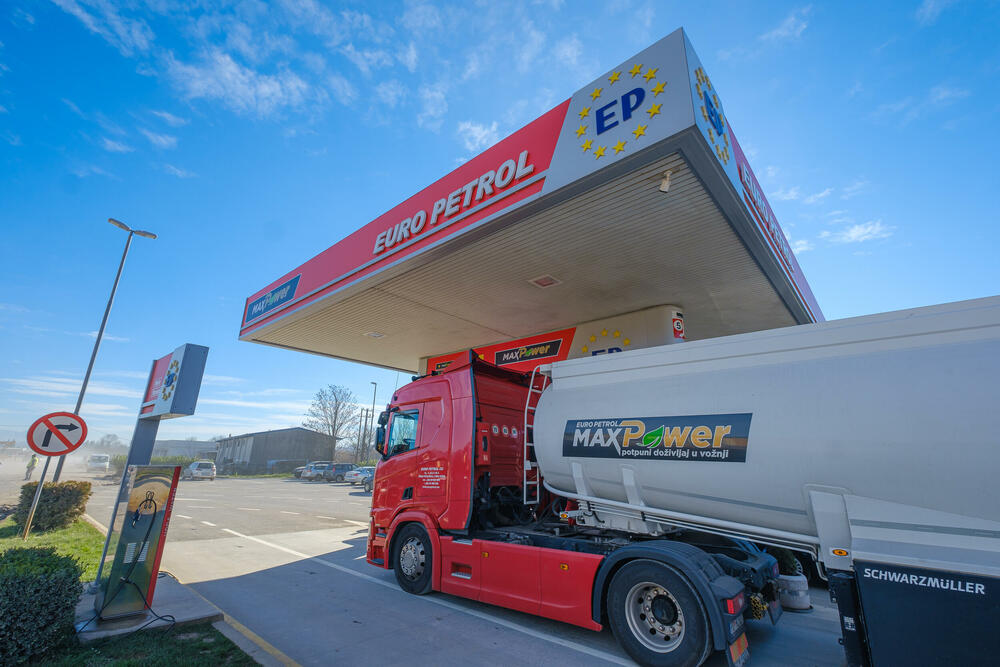 <p><em>Euro Petrol - Tvoj pouzdan saputnik na putu prema nagradi!</em></p>