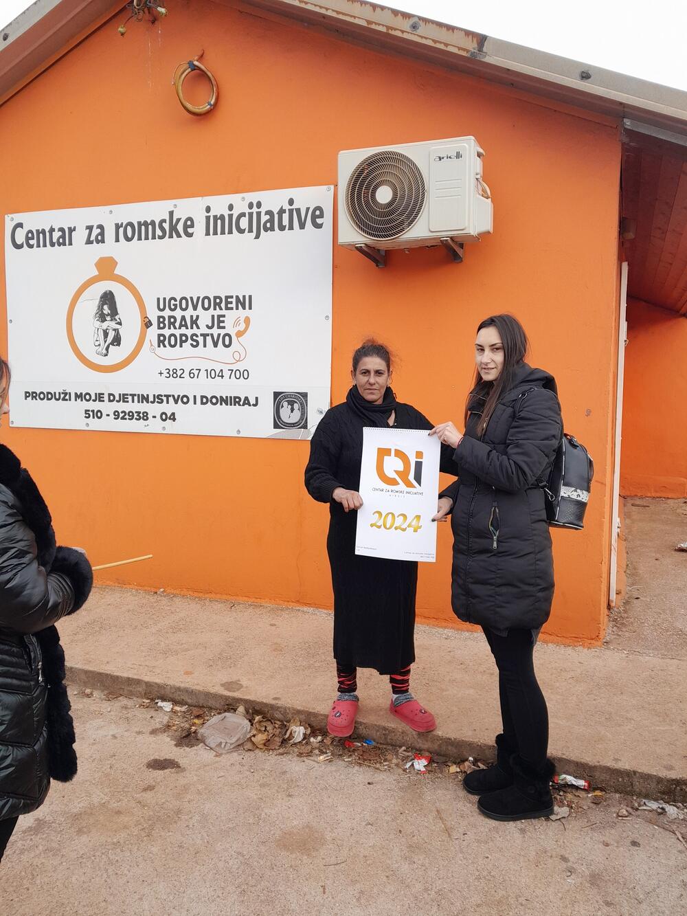 <p>Aktivnost je realizovana u sklopu projekta “Adekvatna inkluzija i jednak pristup Romkinjama i Egipćankama u suzbijanju rodno zasnovanog nasilja” koji je finansijski podržan od strane OAK fondacije</p>