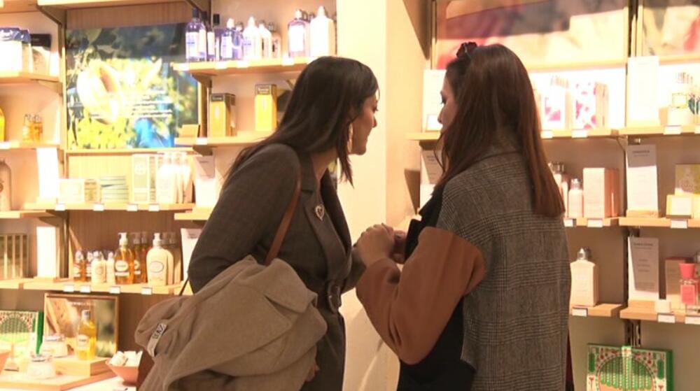 <p>Od danas premium kozmetika možete pronaći u radnji L’Occitene u ulici Džordža Vašingtona 77. Na događaju su prisustvovale mnogobrojne zvanice, poznate ličnosti, ljubitelji premium, prirodne kozmetike...</p>