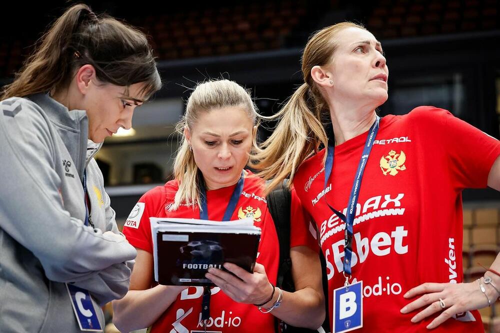 Bojana Popović sa saradnicama Majom Savić i Mirjanom Milenković, Foto: IHF