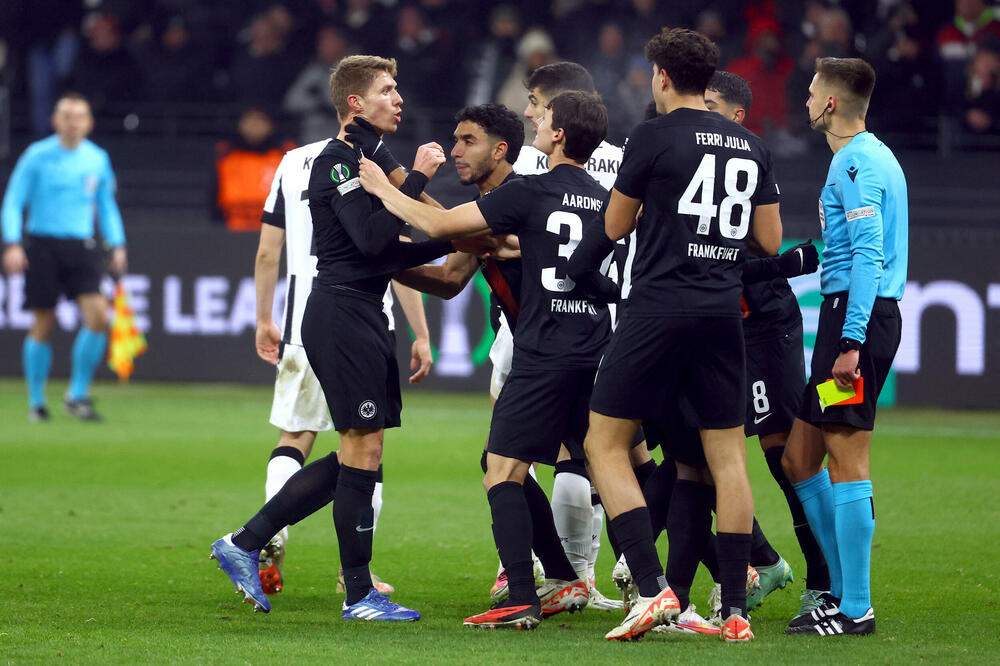 Igračima Ajntrahta teško je pao poraz od ekipe iz Soluna, Foto: REUTERS