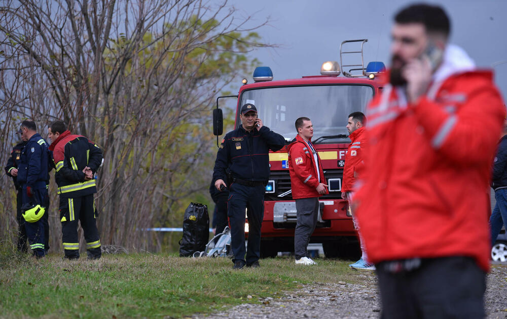 <p>Vozilo "golf 4" oko 13.20 časova sletjelo u rijeku Moraču kod Krivog mosta</p>