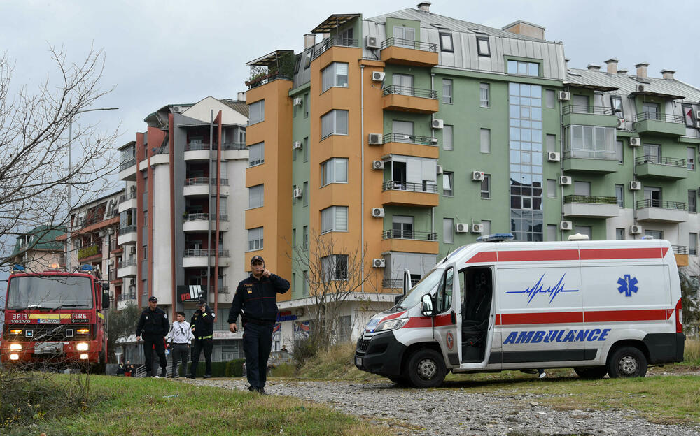 <p>Vozilo "golf 4" oko 13.20 časova sletjelo u rijeku Moraču kod Krivog mosta</p>