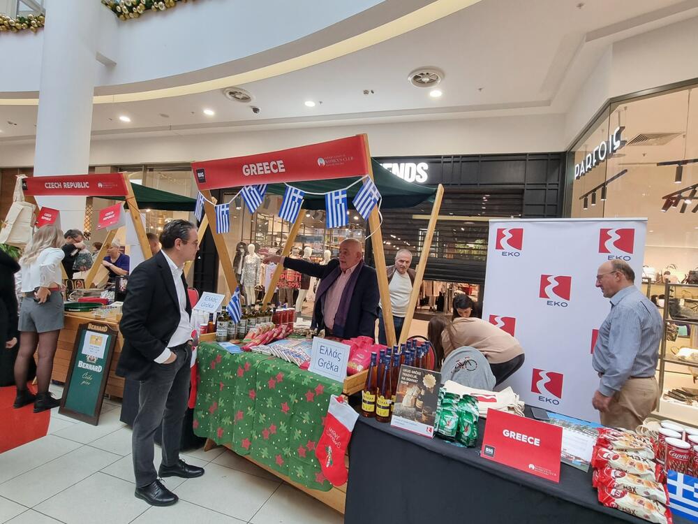 <p>Na bazaru štand imaju i Televizija Vijesti, Nezavisni dnenvnik Vijesti i Portal Vijesti, kao i Centar za istraživačko novinarstvo Crne Gore.</p>