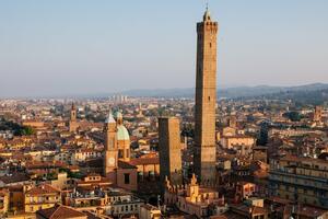Italija: Krivi toranj u Bolonji zatvoren iz straha od rušenja