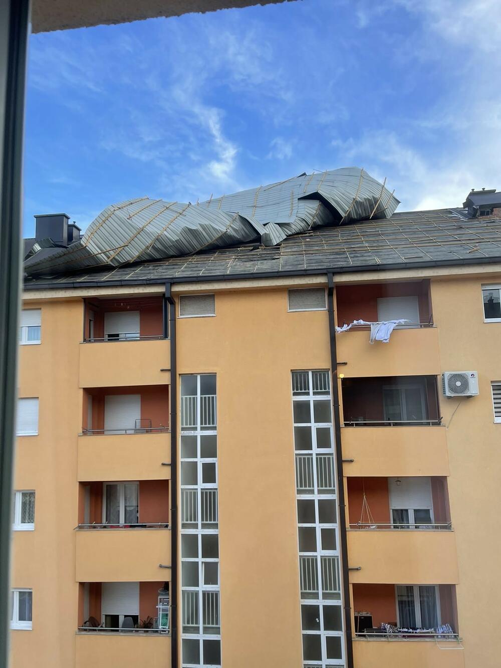 Oštećena Sindikalna zgrada u Nikoljcu