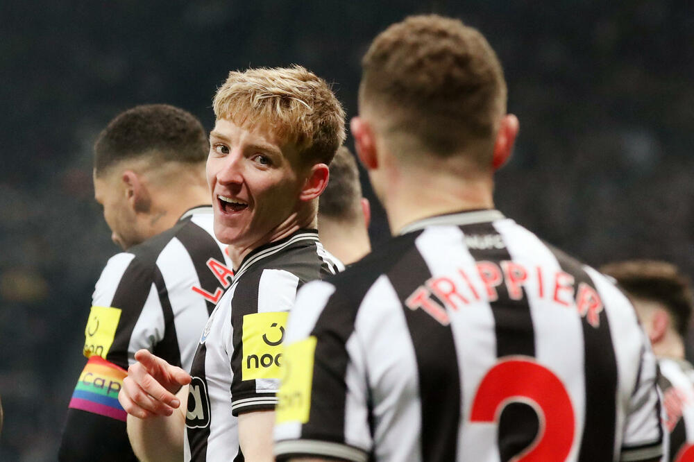 Entoni Gordon i Kjeran Tripije slave gol za pobjedu, Foto: Reuters/Scott Heppell