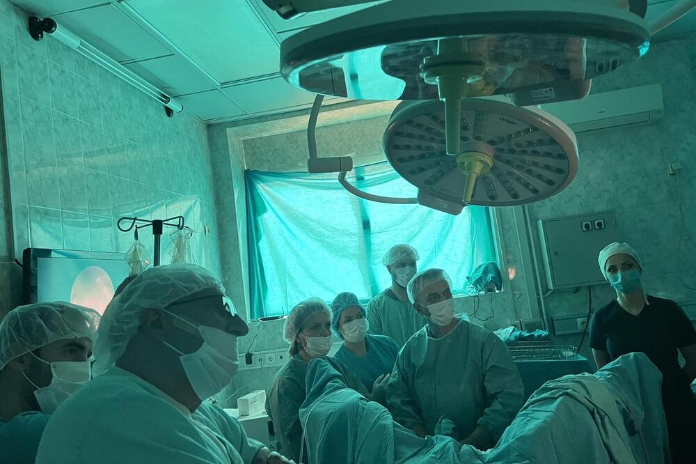 Novi aparat za lasersko razbijanje kamena u bubregu, Foto: Opšta bolnica Berane