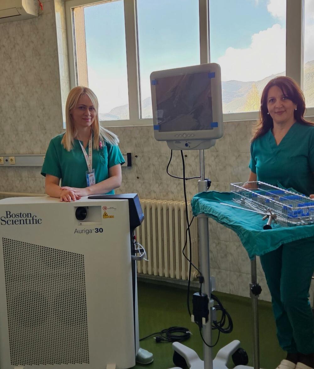 Novi aparat za lasersko razbijanje kamena u bubregu 