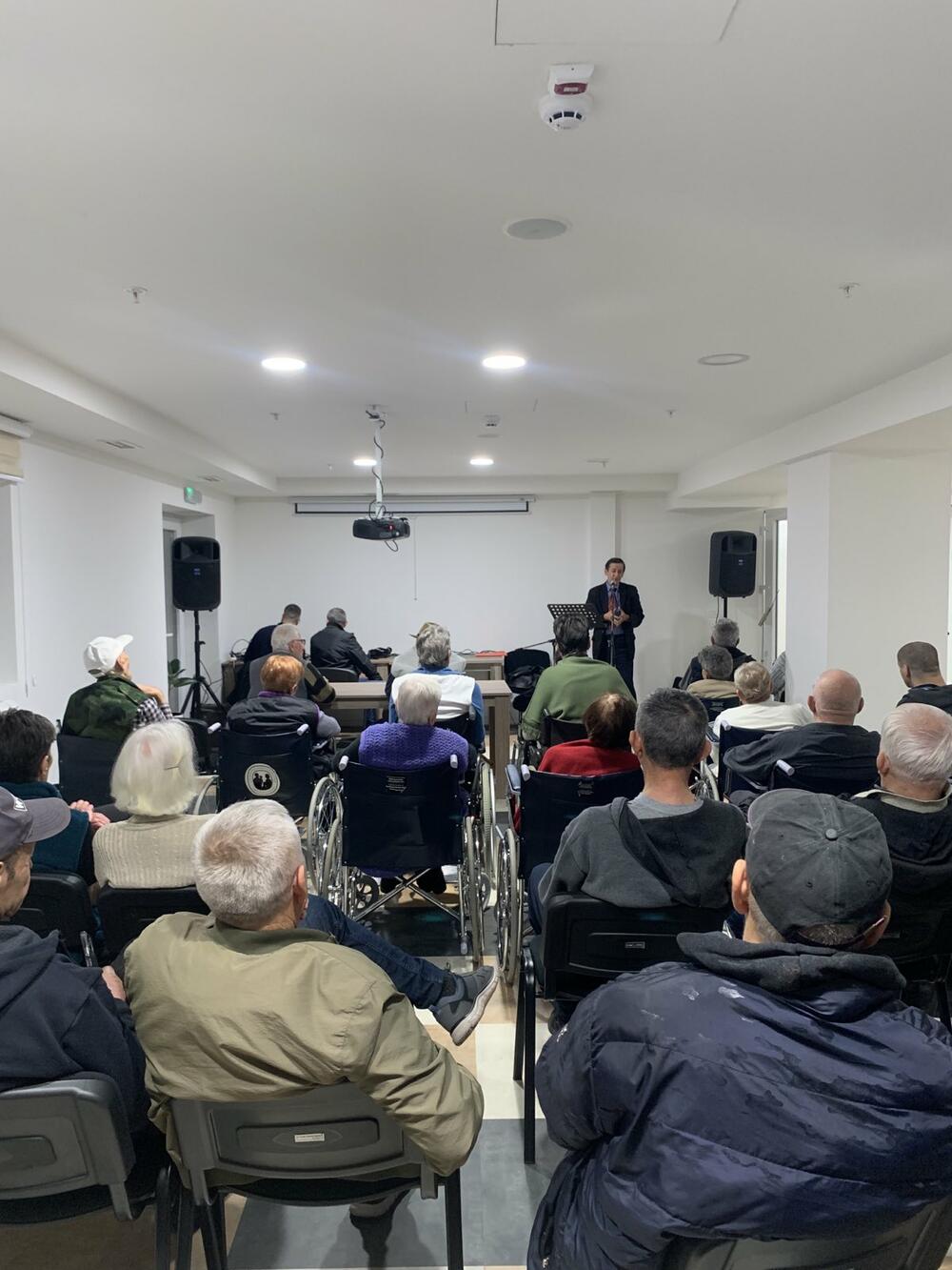 <p>"Tradicija organizovane brige o starima i nemoćnima je mjera humanosti i zrelosti jednog društva“, kazala je v.d. direktorica Doma starih Jelena Banjević</p>