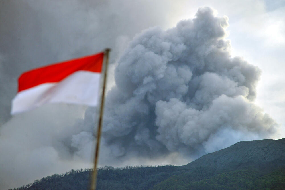 Mount Marapi volcano spewing ash, Photo: REUTERS