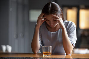 Da li alkohol pomaže da bolje spavamo?