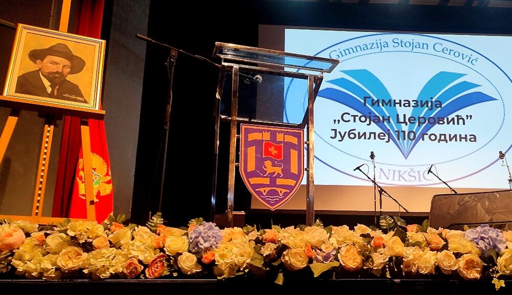 <p>Gimnazija „Stojan Cerović“ iznjedrila je brojne akademike, doktore nauka, narodne junake, prosvjetne radnike, umjetnike, sportiste…</p>