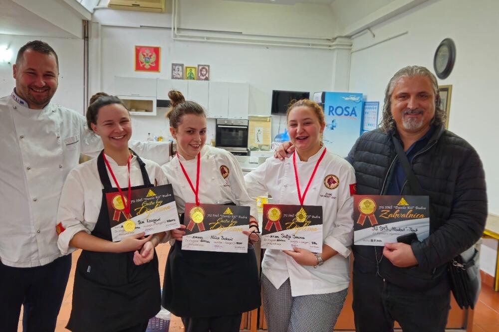 Nagrađene učenice sa mentorima, Foto: SMŠ Mladost