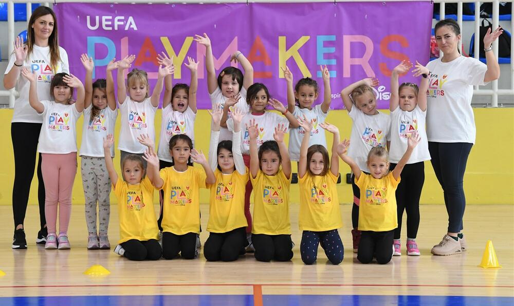 <p>FSCG prvi put u našoj zemlji organizovao festival igre i zabave, a sve u okviru projekta UEFA Playmakers -  jedinstvenog programa baznog fudbala za djevojčice uzrasta od pet do osam godina</p>