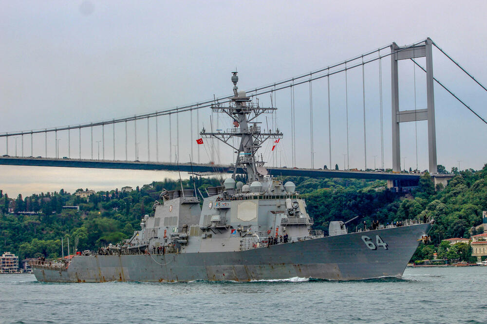 US Navy destroyer USS Korni sails through the Bosphorus in Istanbul, Turkey, July 14, 2019, Photo: Reuters